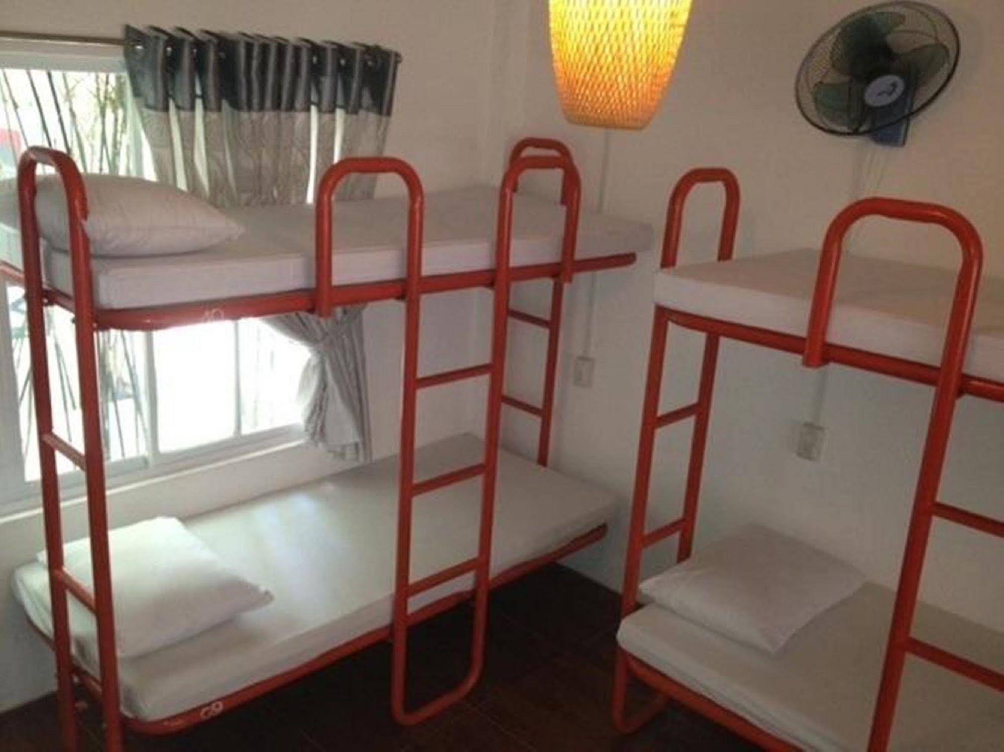 Oyo 381 Tuyet Mai Hotel ニャチャン エクステリア 写真
